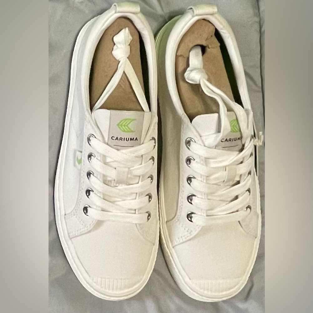 Cariuma Unisex Off-White Canvas -
